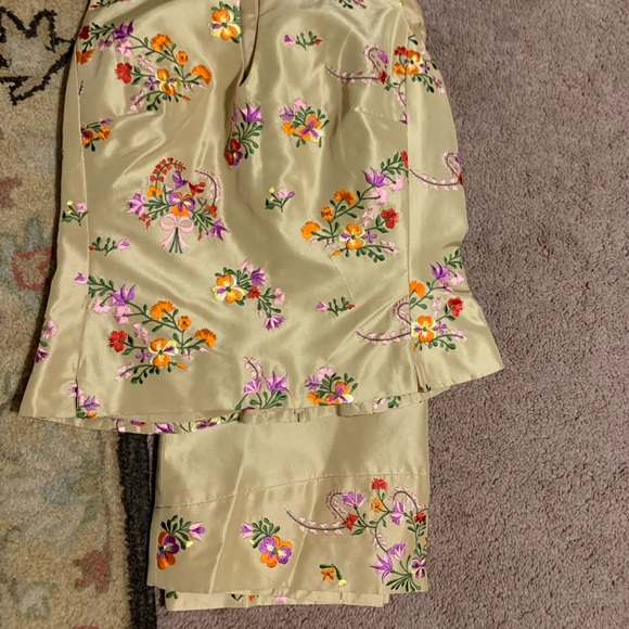 SOLD !! 
 Sz 6 embroidered noviello-bloom 100% silk skirts set - Picture 15 of 15